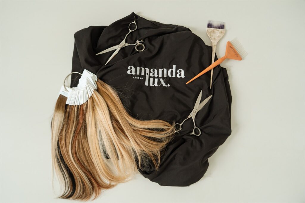 hairtsylist flat lay